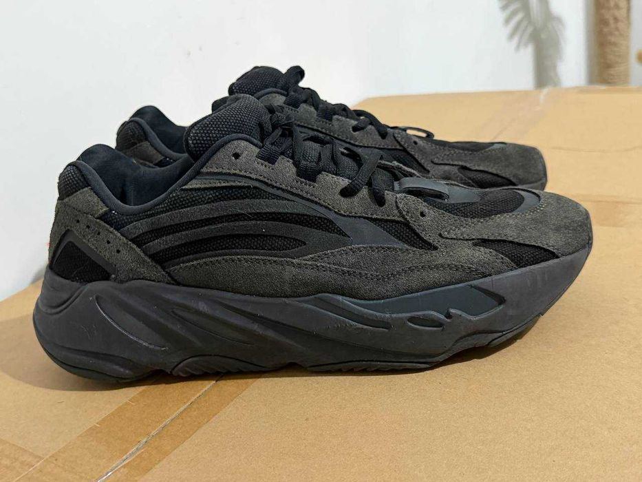 Adidas Yeezy Boost 700 V2 Premium Black