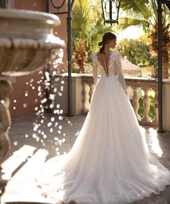 Весільна сукня Armonia зі шлейфом