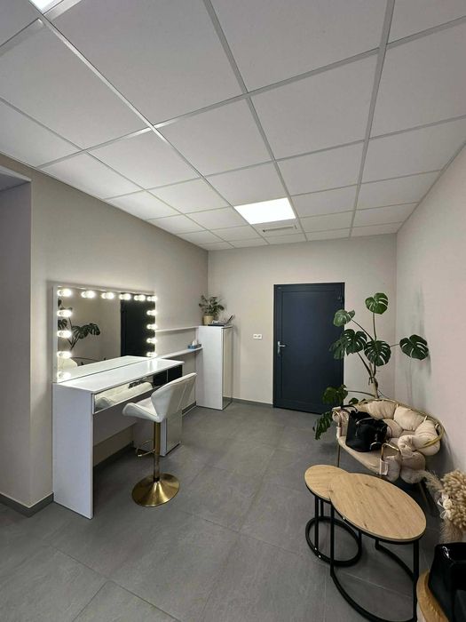 podnajme stanowisko do make up