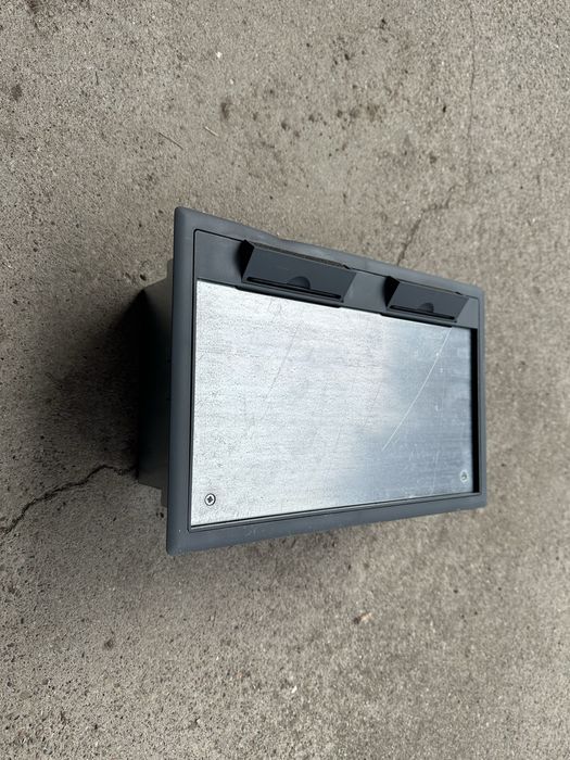 Puszka podłogowa Schneider Electric Mita INS53100 floorbox – nowa
