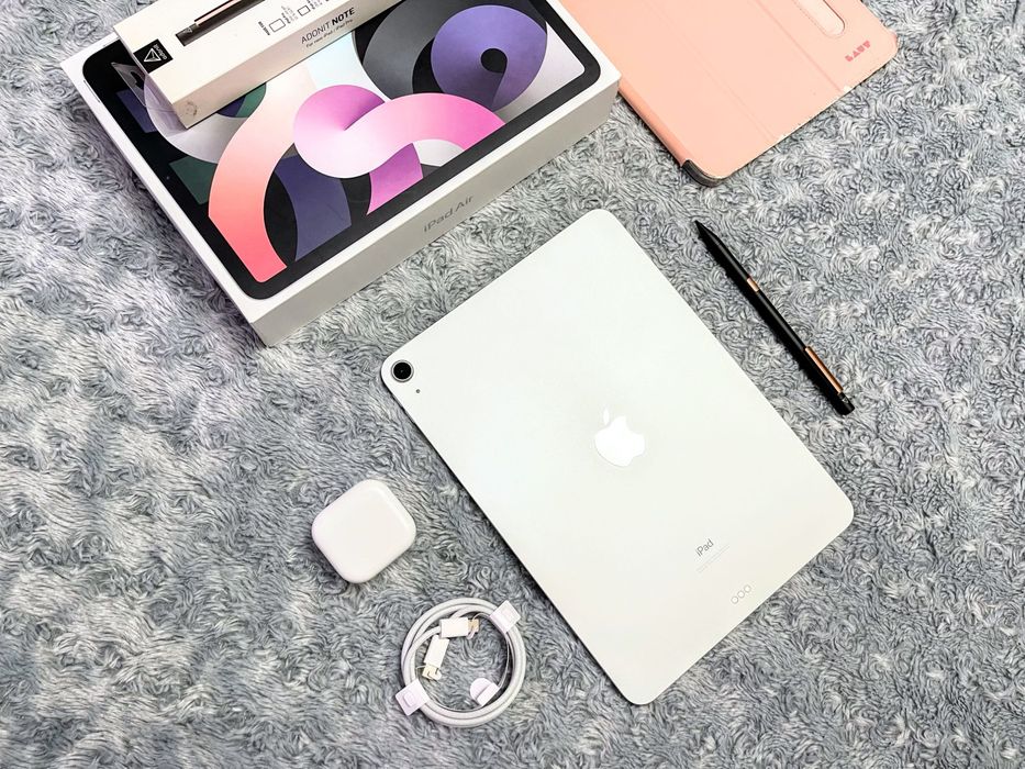 IPad Air 4 (64 gb) wi-fi, комплект + подарки! A2316