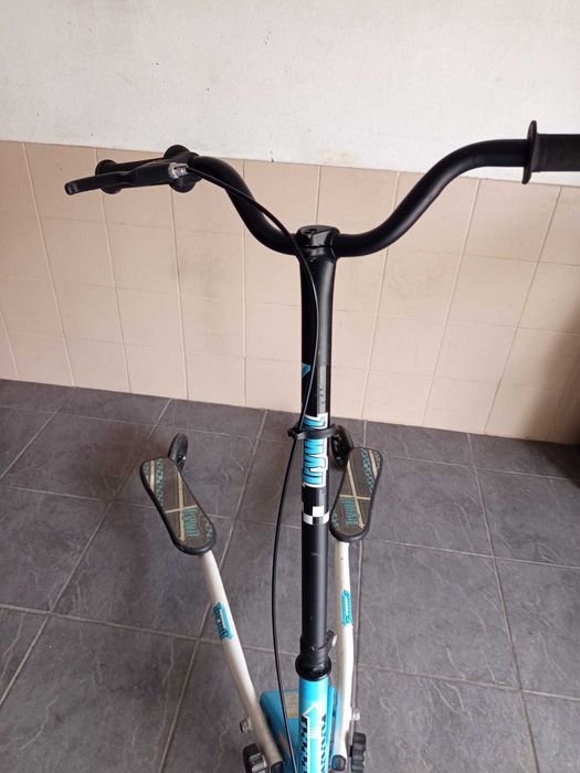 Trotinete de três rodas