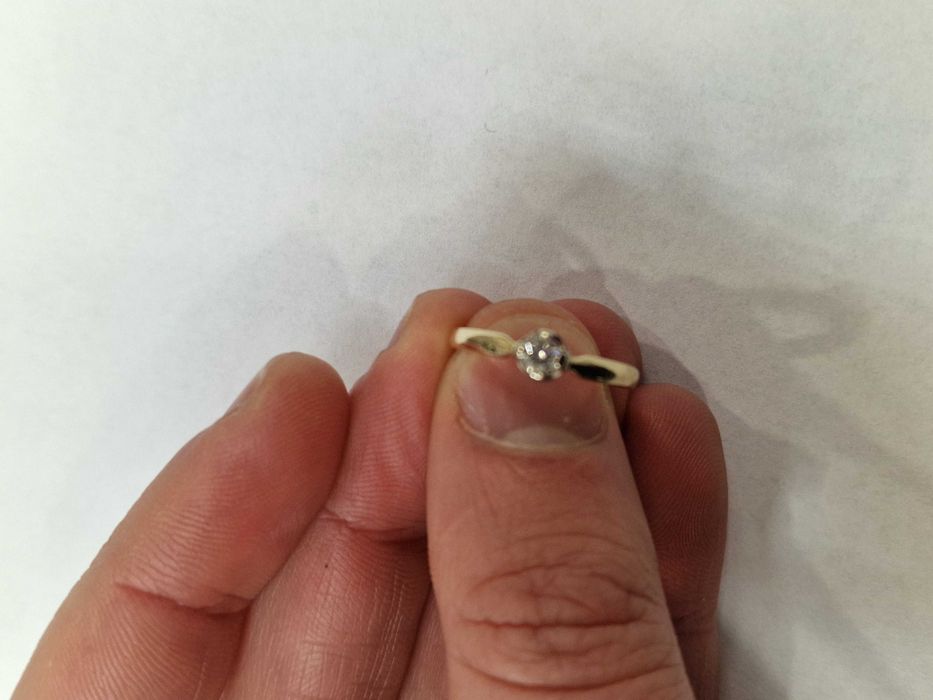 0.15 CT! Złoty pierścionek/ 585/ 1.45 gram/ R10.5/ Brylant/ Żółte złot