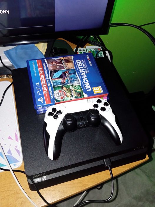 Konsola PS4 SLIM