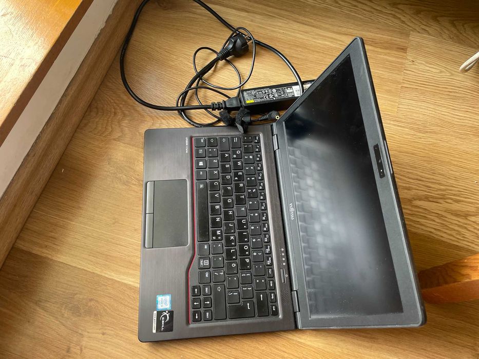 Fujitsu Lifebook U727 FullHD 12.5" Intel Core i5-6200U 8GB RAM SSD Modem LTE USB-C DisplayPort Podświetlana Klawiatura Laptop Ultrabook PC