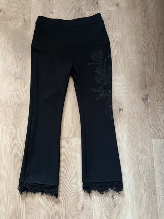 Materialowe spodnie damskie Desigual S