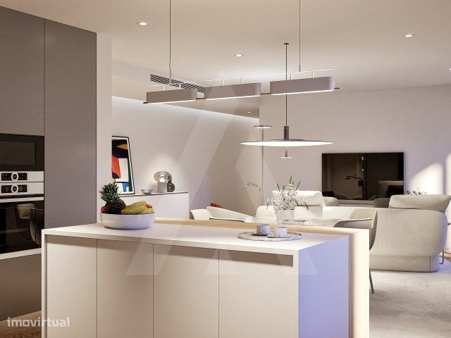 Apartamento T2 com varanda e l. estacionamento em Coimbra