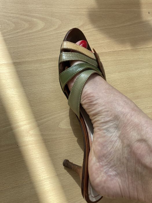 Elegantes Sandálias em pele