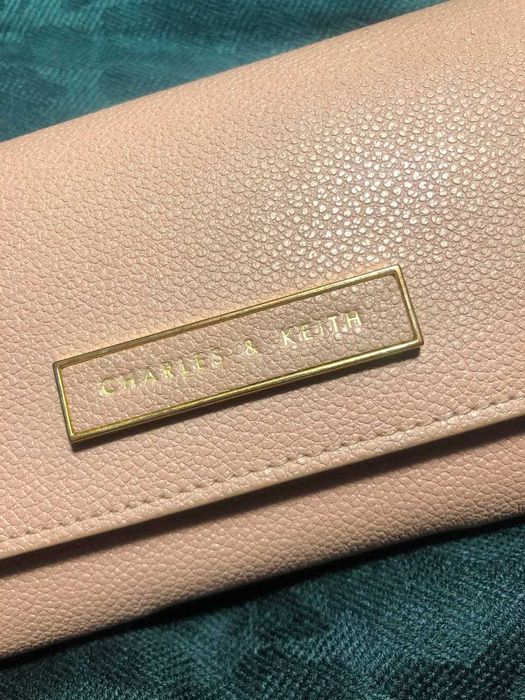 Кошелек Charles & Keith
