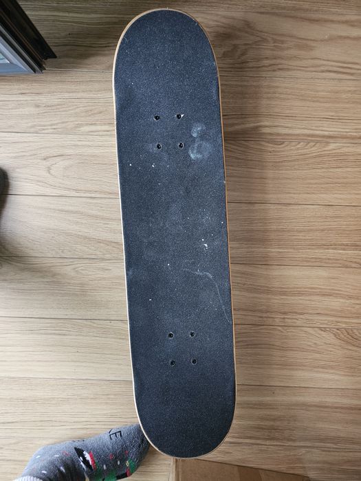 Skate + capacete e proteções