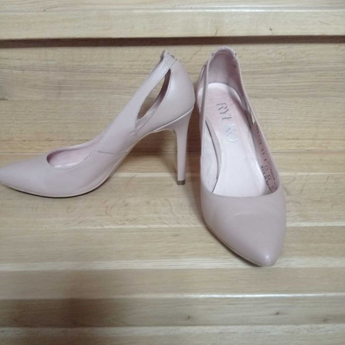 Szpilki Ryłko 37 beżowe