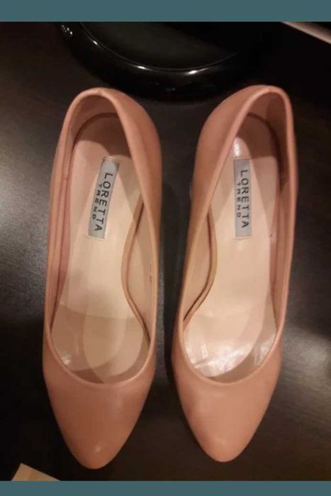 Продам женские туфли. 38 размер. НЕ кожа.