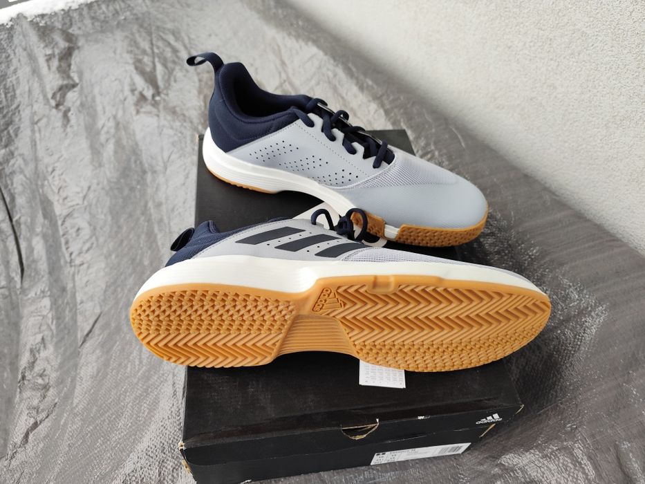 Buty sportowe ADIDAS Essence M
