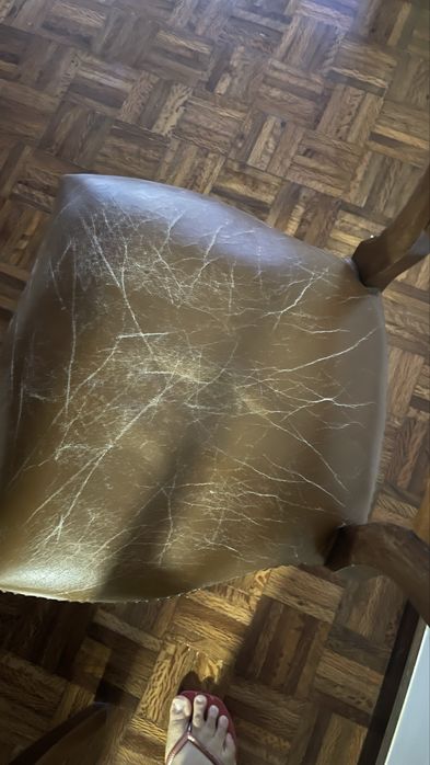 Vendo mesa com 7 cadeiras