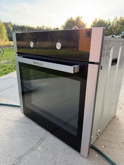 Piekarnik do zabudowy Blomberg OEN9302X Inox / Czarny + akcesoria