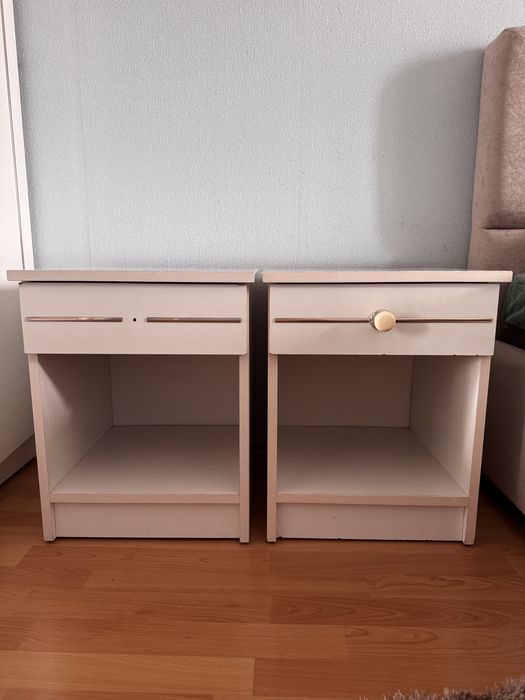 Приліжкова тумба