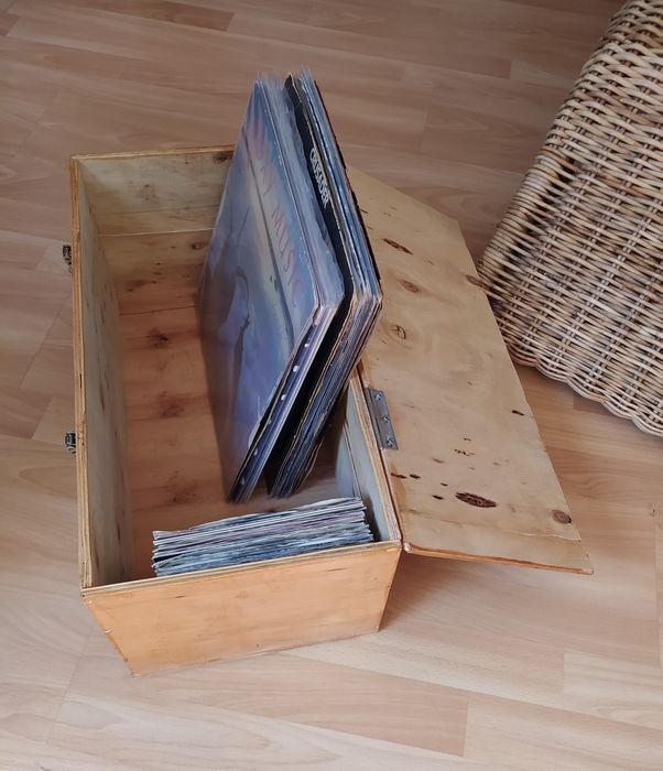 Caixa para discos vinil dá para ambos tamanhos 33' e 45' bonita cx