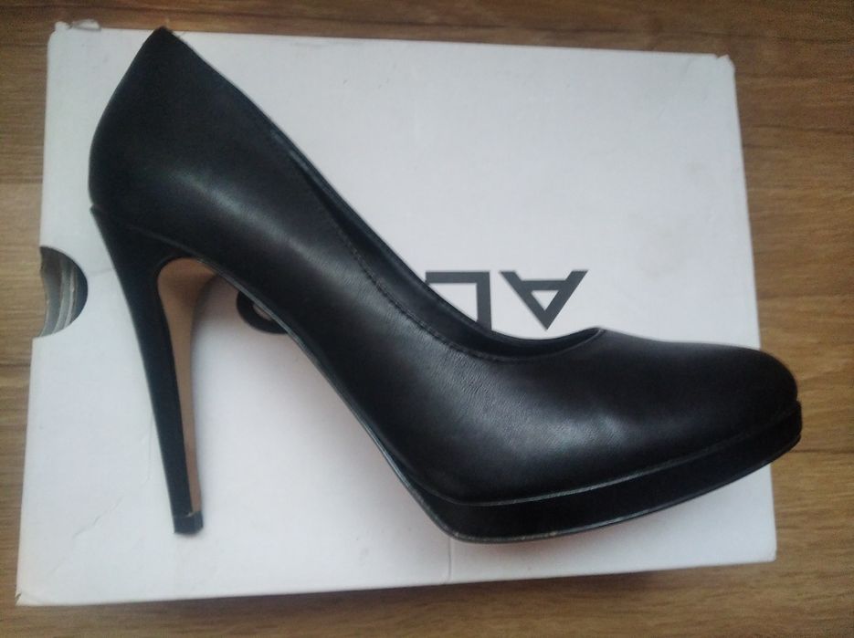 Продам  жіночі туфлі