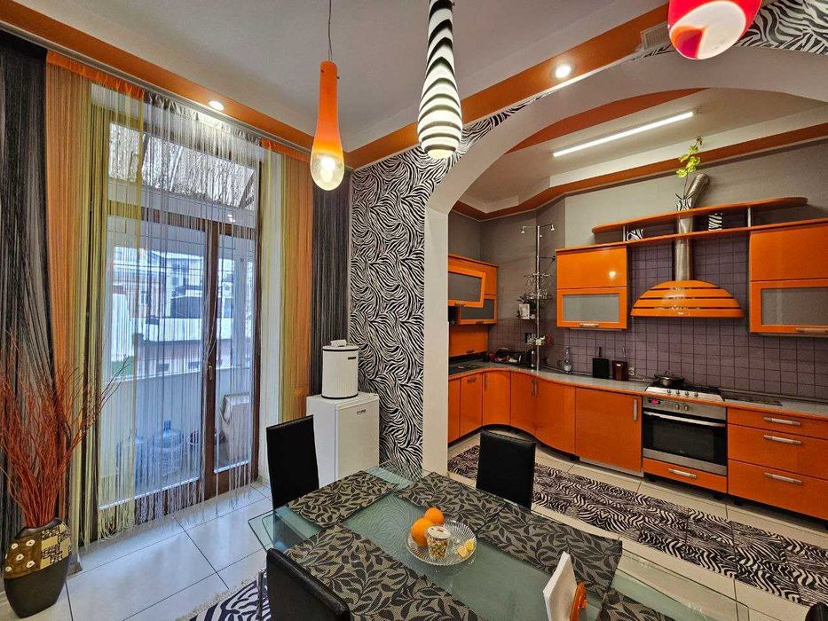 Продаж унікальної квартири на вул. Руська, поруч ЦУМ