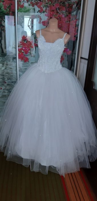 Продам свадебные платья