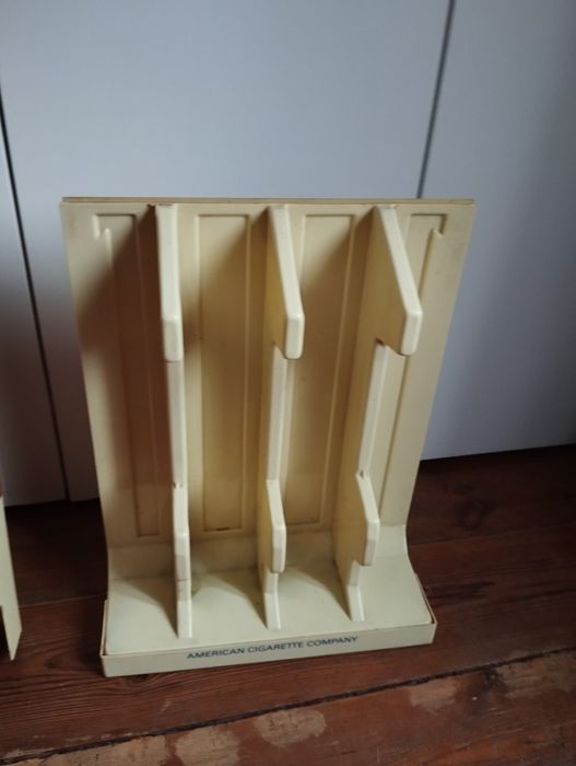 Ekspozytor do papierosów Golden American