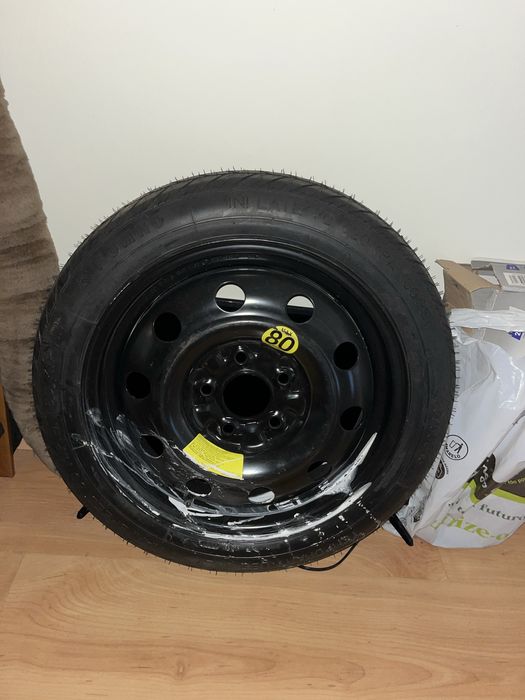 Kit Pneu Suplente Novo 16" (5 Furos) + Macaco Norauto 2T