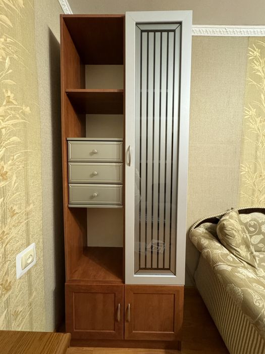 Книжкова шафа