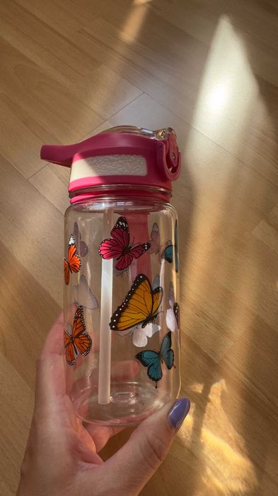 Nowy świetny bidon w motyle