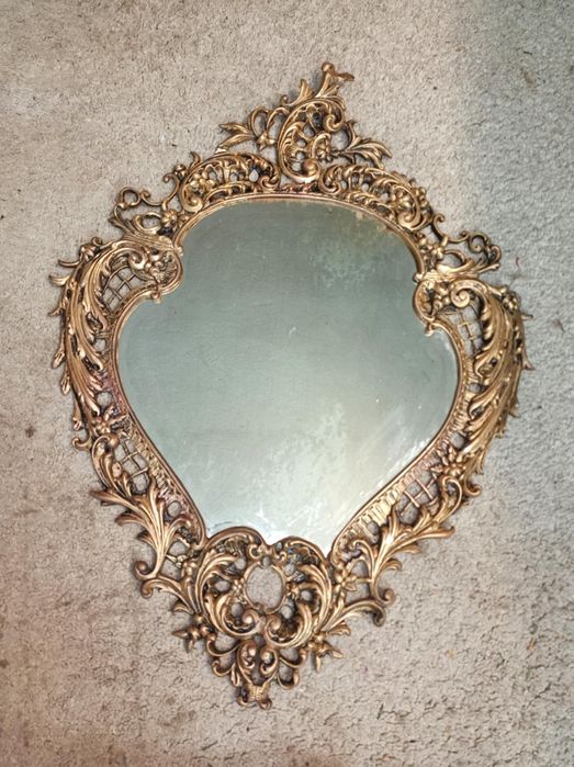 Espelho dourado em latão fundido