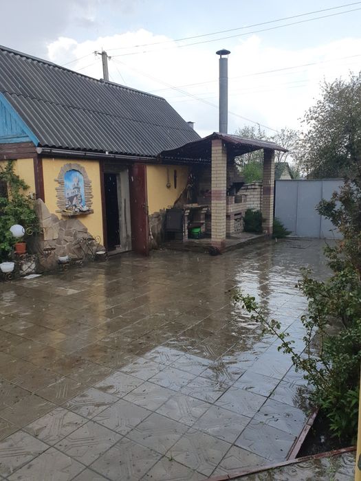 Продам дім в Ізюмі,з ремонтом,,90 кв.