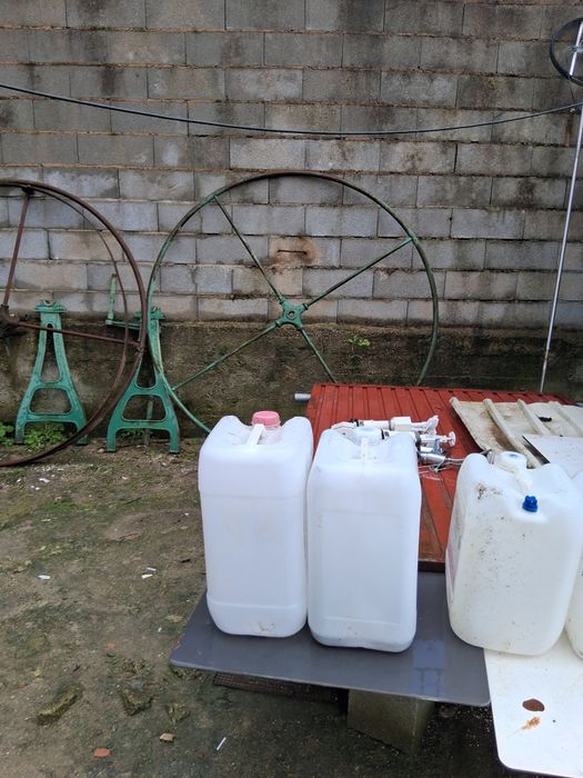 Bidois de dertergente vazios