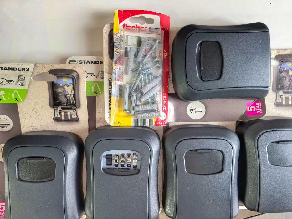 5 caixas cofre interior/exterior, com código programável.