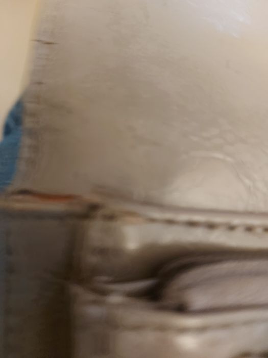 Carteira Gess de Mulher, em Pele Cinzento envernizado.