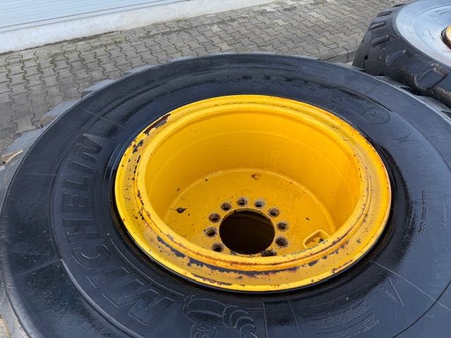 20.5-25 koła komplet pełne wypełnione pianką komatsu wa 250