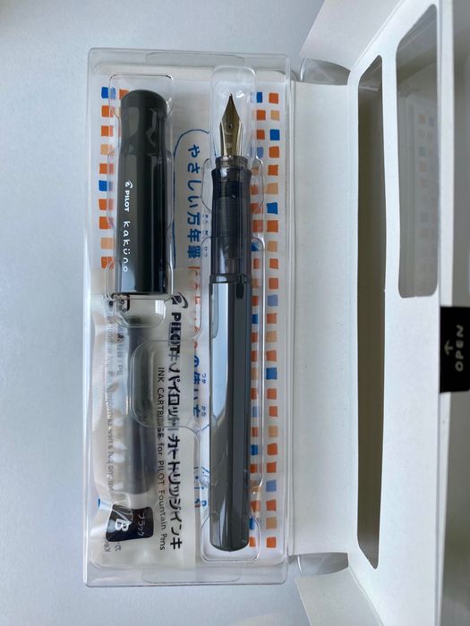 Перова ручка Pilot Kakuno M F