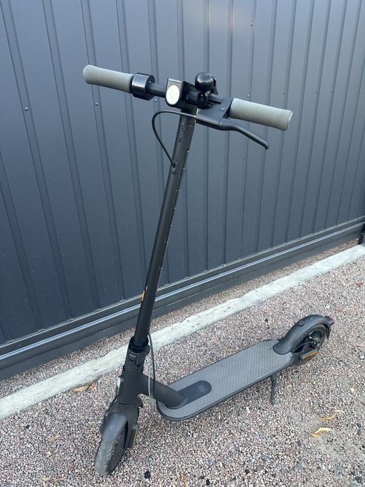 Електросамокат Xiaomi Mi Electric Scooter Essential (б/в)