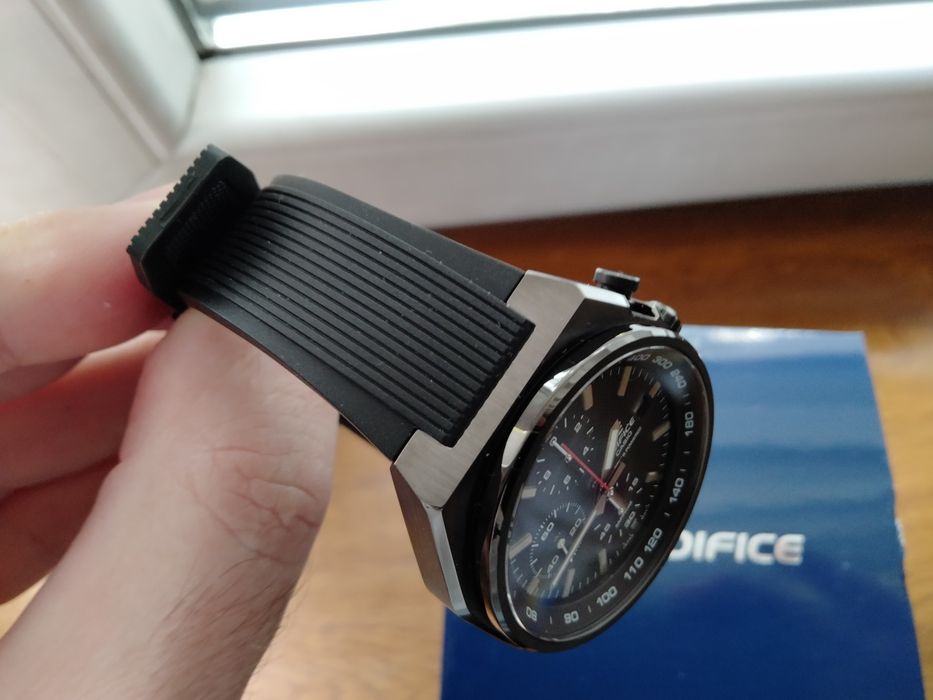 Casio EDIFICE EFS-S660PB-1AEF casio g shock