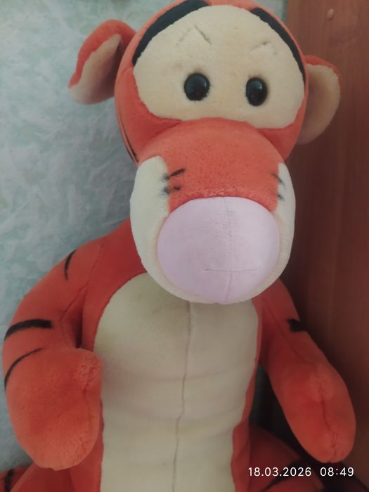 Величезний тигр "Disney " (75 см),зріст маленької дитини. .