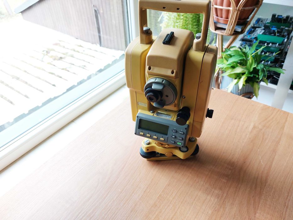 Tachimetr elektroniczny Topcon GTS-212