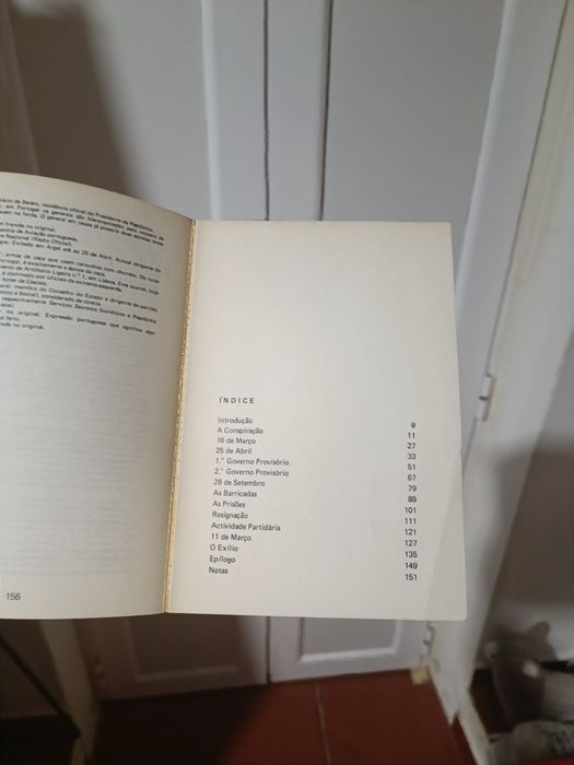 Livro "O Equívoco do 25 de Abril" de Sanches Osório