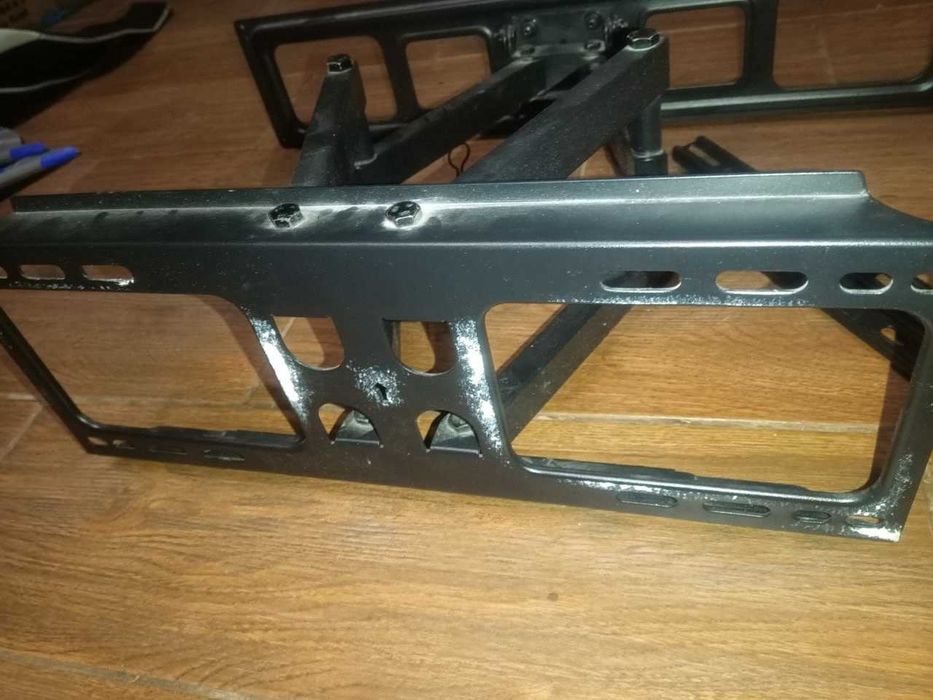 Настенное крепление для телевизора Deltaco ARM-1203. Швеция