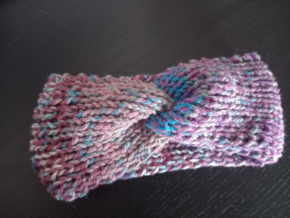 Fita para o cabelo, em tricô