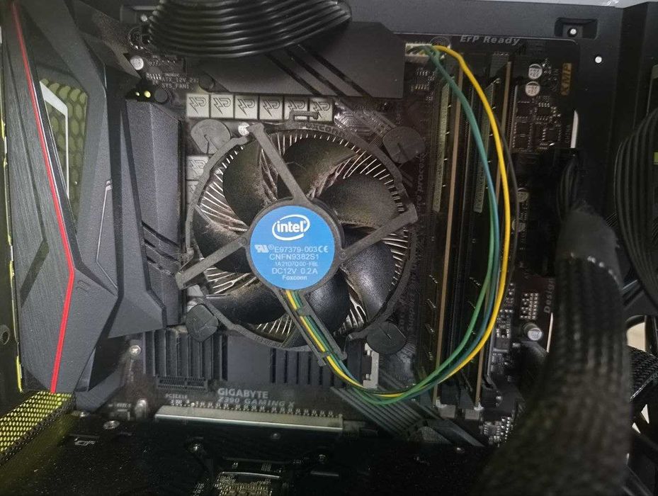 Gigabyte Z390UD Core I5 - 9500F