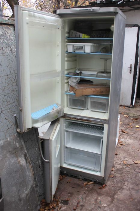 продам на запчасти холодильники атлант и индезит