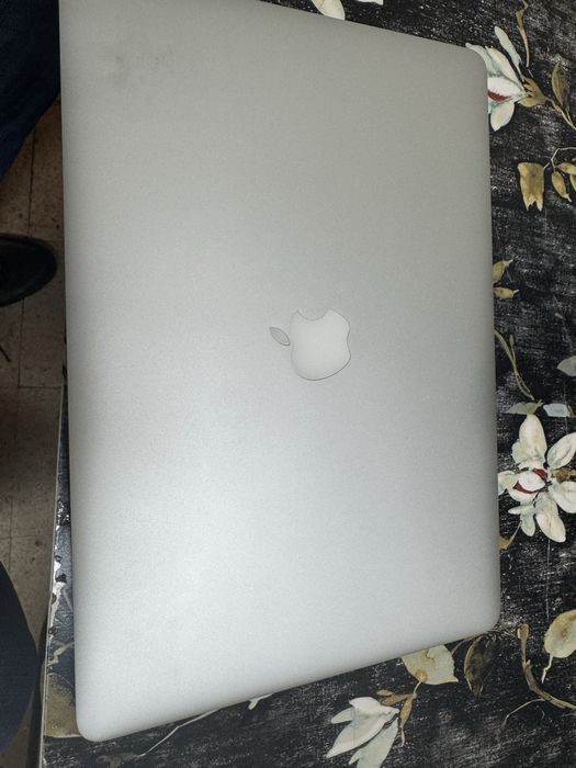 MacBook Pro 15436639126321909762