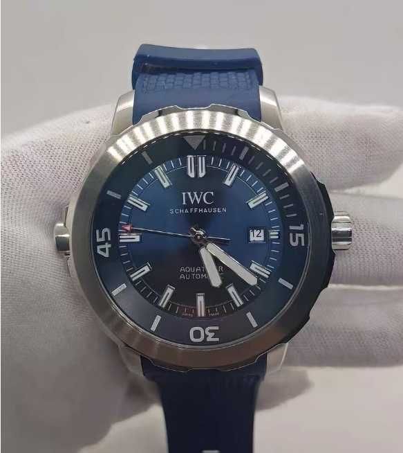 Годинник автоматичний IWC Aquatimer Automatic виготовлені в сталевому корпусі діаметром 42 мм