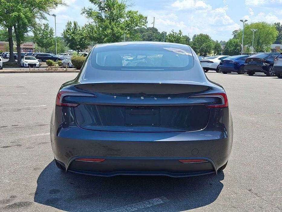Tesla Model 3 Long Range      2025