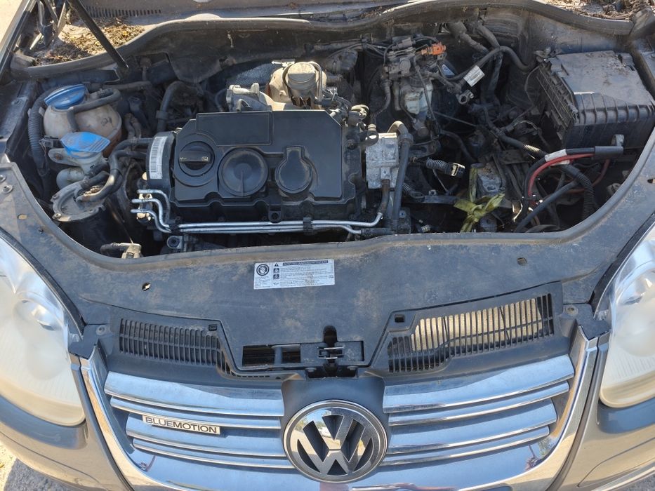 Volkswagen Golf 1.9 TDI de 2009 avariado