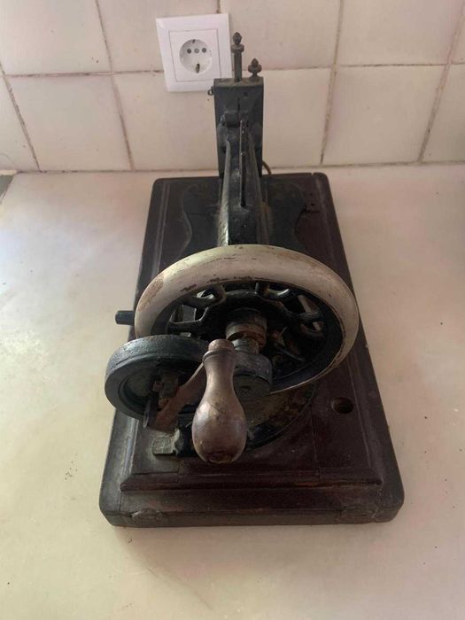 Maquina de costura antiga