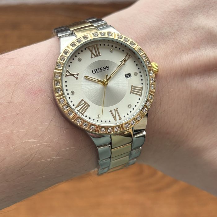 Жіночий годинник Guess комбінованого кольору з світлим циферблатом